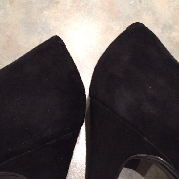Marc Fisher black suede pumps - Picture 8 of 10